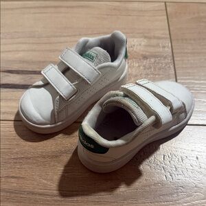 Adidas advantage kids baby toddler unisex White Sneakers with Green Size5